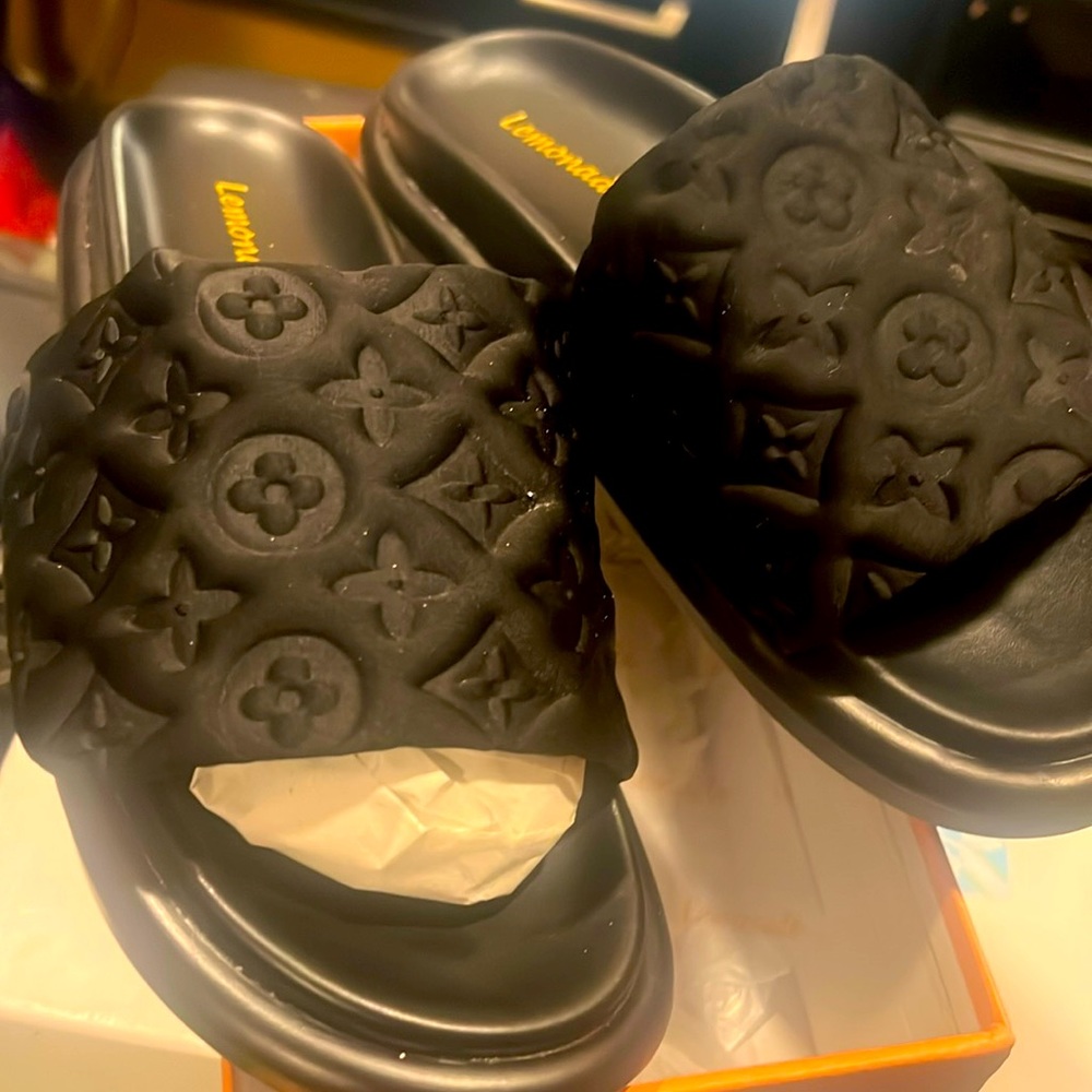 Black Lemonade slides beautiful slides looks like LV print